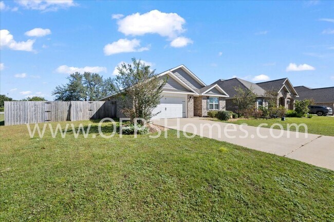 Photo - 4/2 in the heart of Crestview!