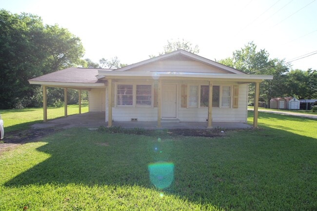 Photo - 400 N Waldrip St House
