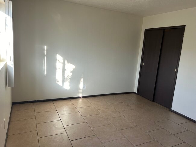 Photo - 2504 Chelwood Park Blvd NE Unidad Apartment C