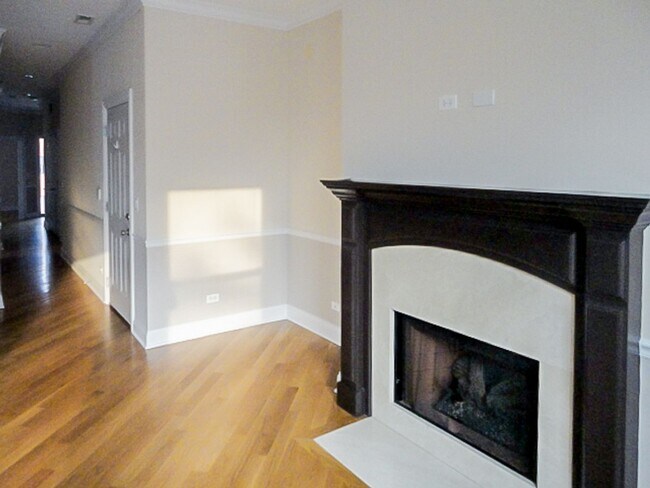Photo - 3231 N Kenmore Ave Unidad 3