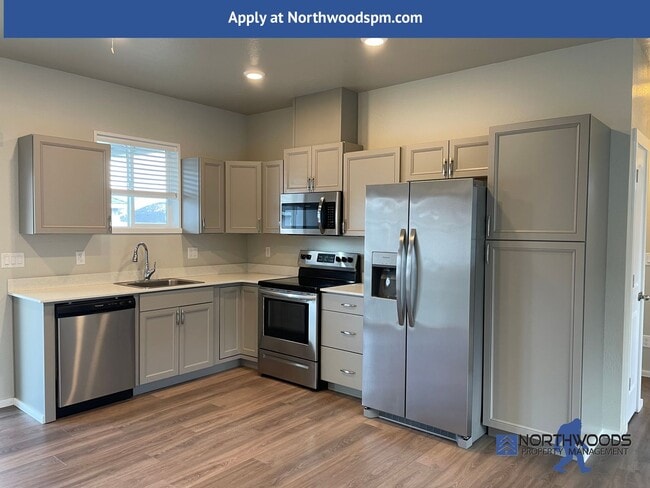 Photo - Very Nice 2 Bedroom 1 Bath Upstairs Apartment****$500.00 OFF FIRST MONTHS RENT******Move In Special