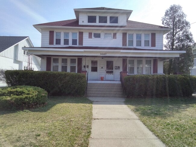Building Photo - 1640 Peck St Unit 3