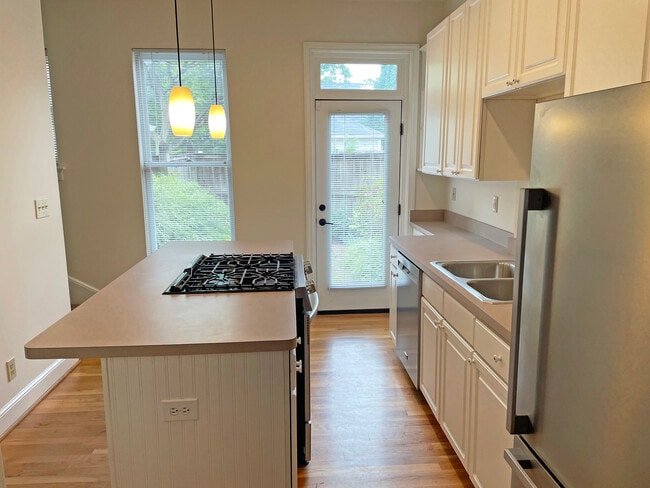 Photo - 108 Warren St