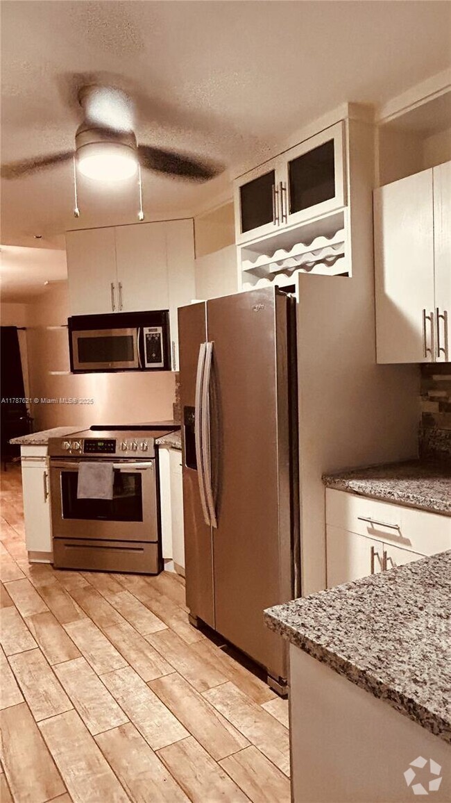 Building Photo - 2225 NE 123rd St Unit 105 Rental