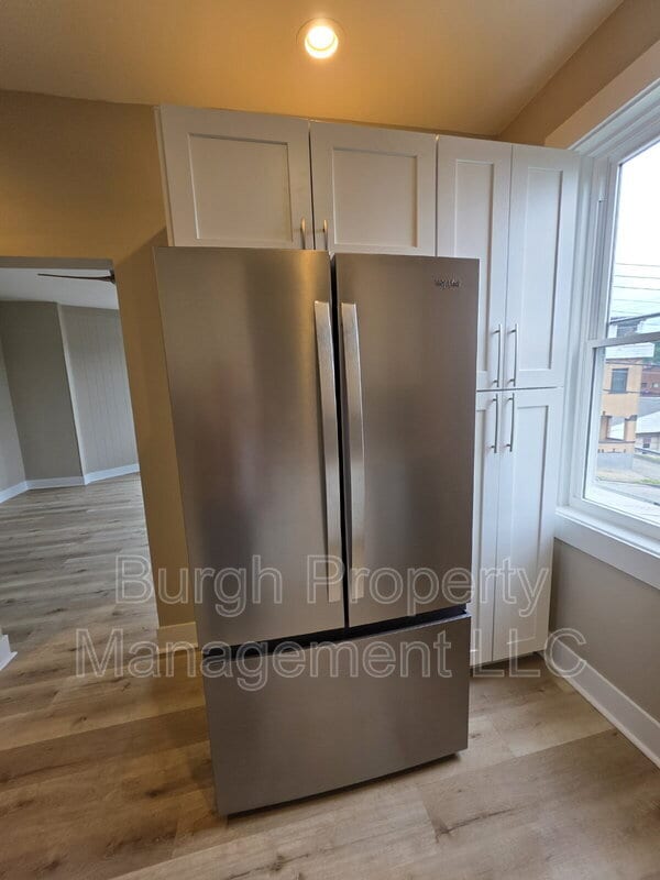 Photo - 139 W 9th Ave