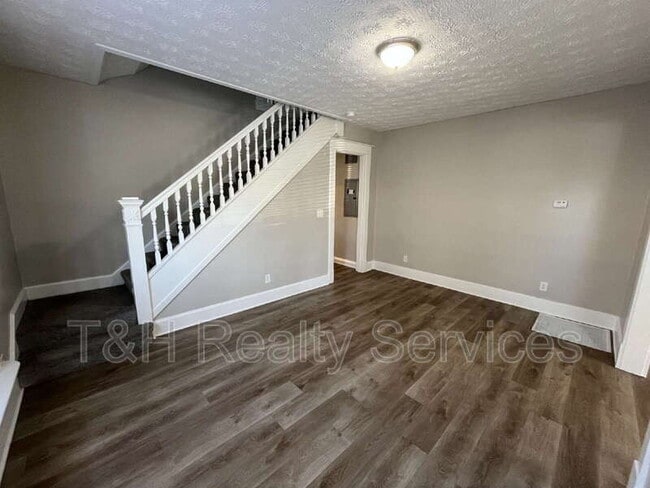 Photo - 512 E 33rd St