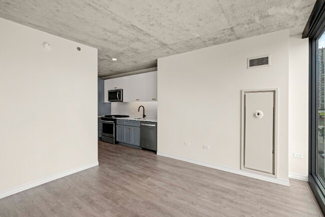 Photo - 661 N Wells St