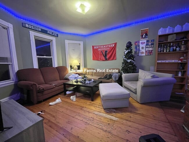 Photo - 168 Hillside St