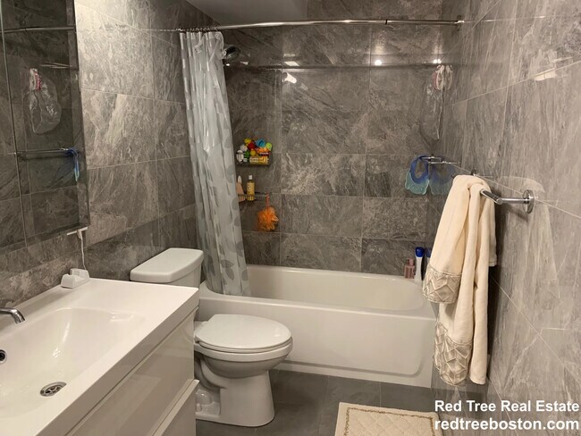 Photo - 1720 Beacon St Unit 3