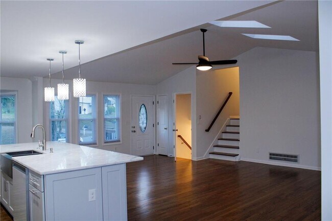 Photo - 1157 Mountain Springs Dr