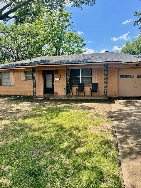 Photo - Room in House on E Mona Ave