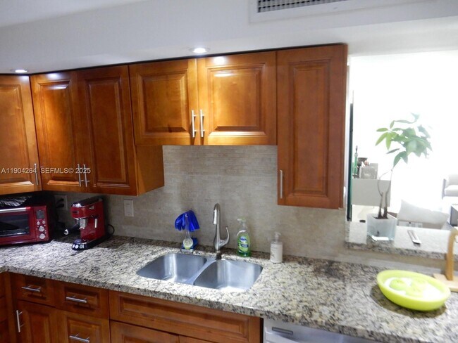 Photo - 1420 Brickell Bay Dr Unit 1406D