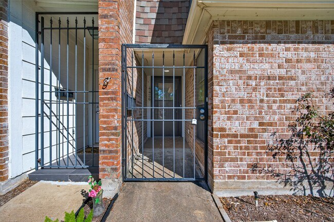 Photo - 4426 Basswood Ln