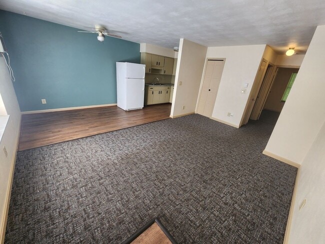 Photo - Spring Manor Apartments