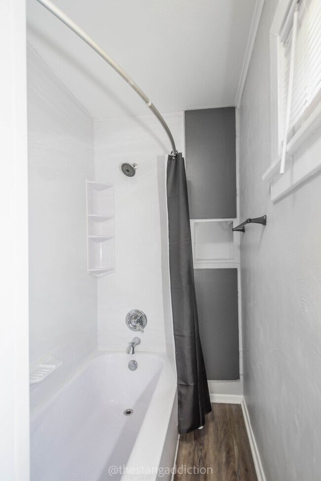 Photo - Beautiful 2 Bedroom home in Whitaker available February 1!