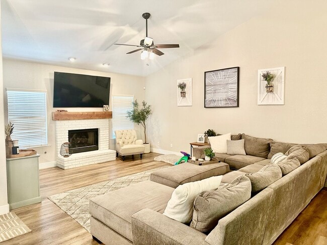 Photo - Updated North Fresno 3/2