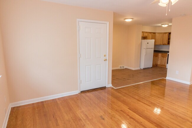 Photo - 3921 Lankenau Ave Unidad 2F