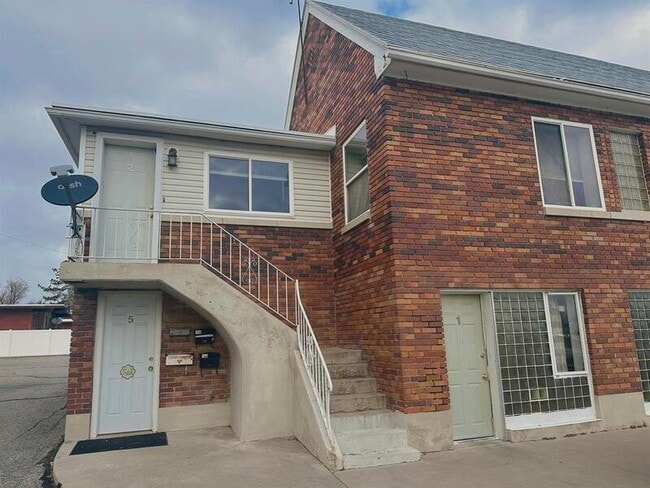 Building Photo - 28 N 200 E Unit 2