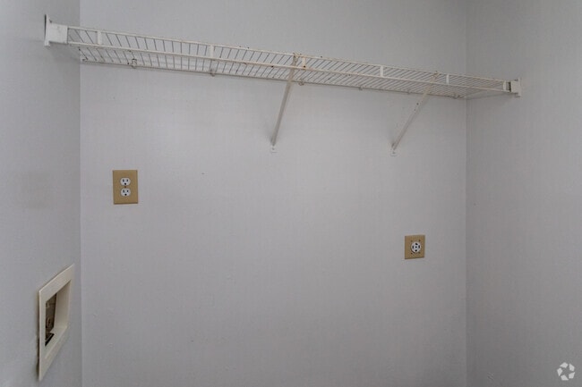 2BR, 2BA - 860SF