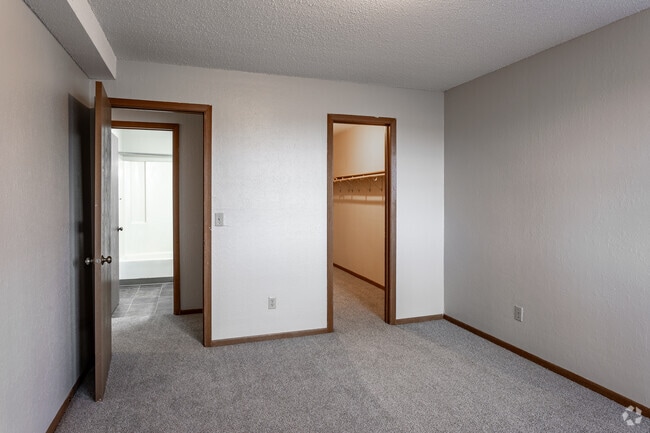 2BR, 1BA - 1,025SF - First Bedroom