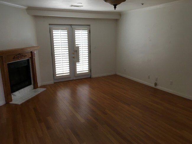 Photo - 923 Royal Oaks Dr