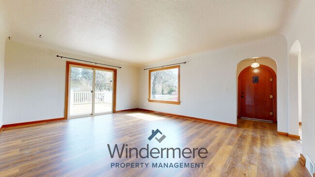 Photo - 615 SE 8th St