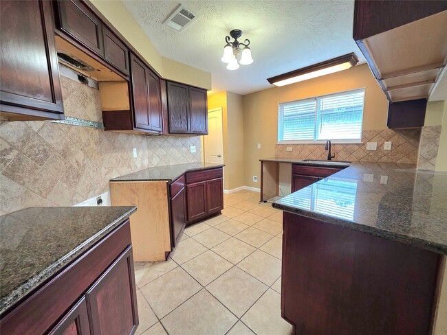 Photo - 6510 Lynngate Dr