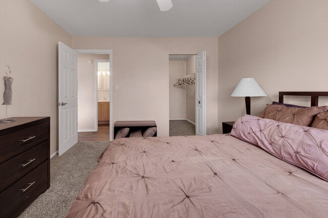 Photo - St. Charles Square