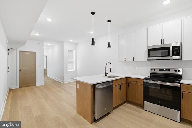 Building Photo - 2223 N 22nd St Unit 3