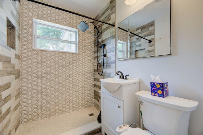 Photo - 2633 NE 16th Ave