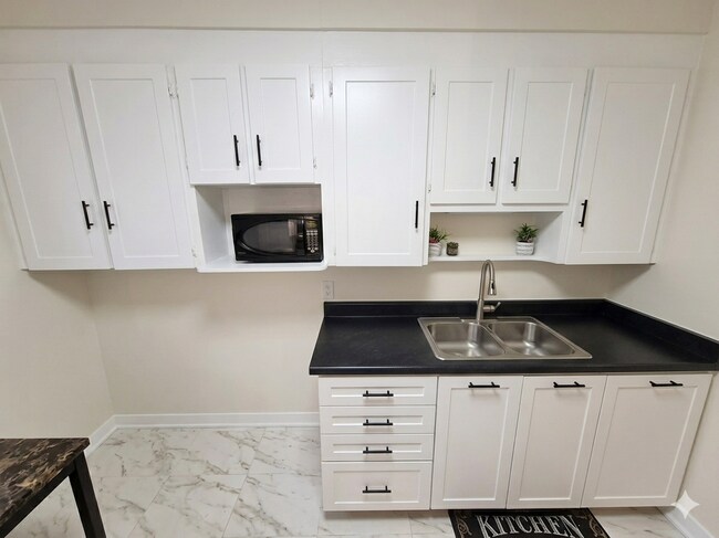 Photo - 104-1000 O Connor Drive East York ON M4B 2T3