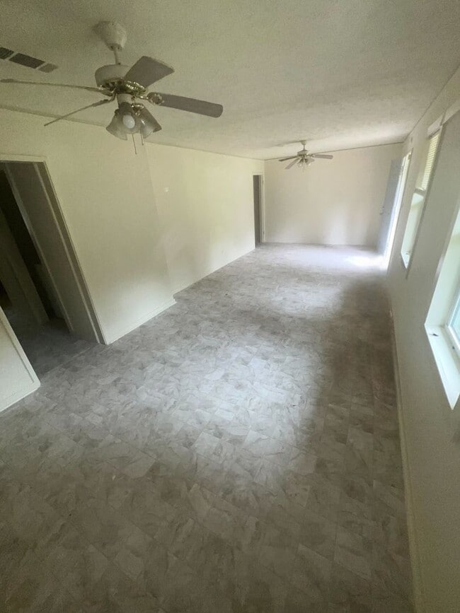 Photo - Nice 4 Bed 1.5 Bath in North Jackson