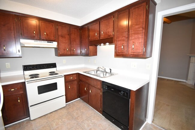 Photo - 3 Bedroom 2 Bath Home For Rent!