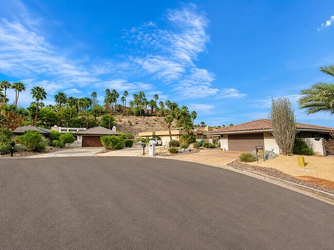4 Saturn Cir