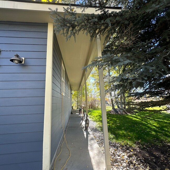 Photo - Spacious  3 bedroom 2.5 bathroom townhouse