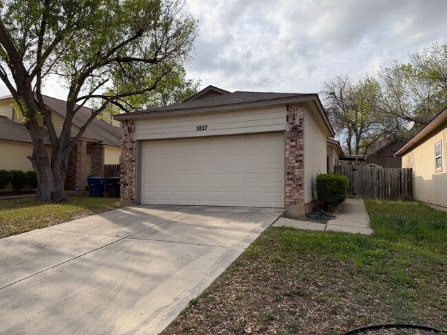 Photo - NICE 3 BR IN NEISD W/ WOOD VINYL COMPOSITION FLOORING*HIGH CEILINGS*FIREPLACE IN LIVING ROOM MAKE...