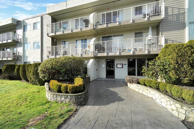 Photo - Lochside Apartments