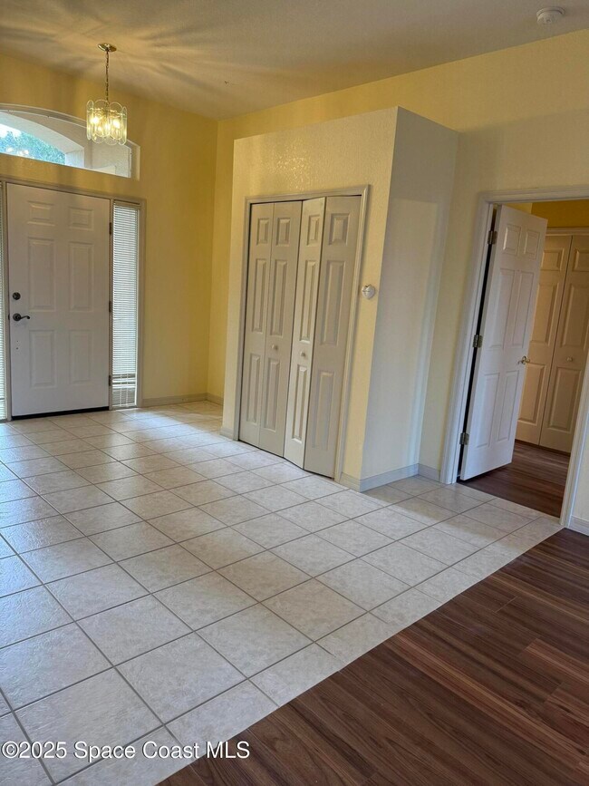 Photo - 5971 Newbury Cir