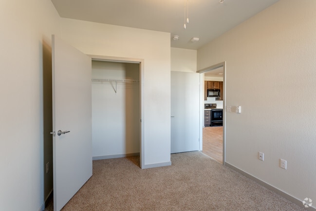 1HAB, 1BA - 618 ft² - Elisabetta