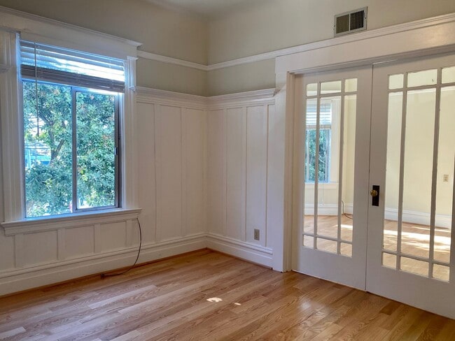 Photo - Renovated Top Floor 1BR/1BA. Dual-Pane Bay Windows. Backyard! Unit 503 #2