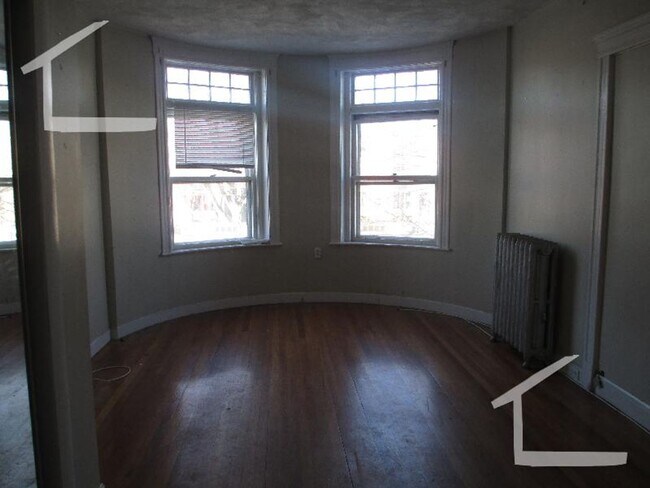 Photo - 4 BR Apartment_Brookline_Students Welcome