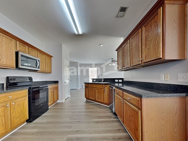 Photo - 201 Heritage Pky