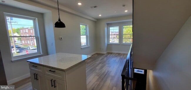 Photo - 307 W York St