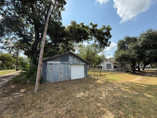 Photo - 715 Anderson St
