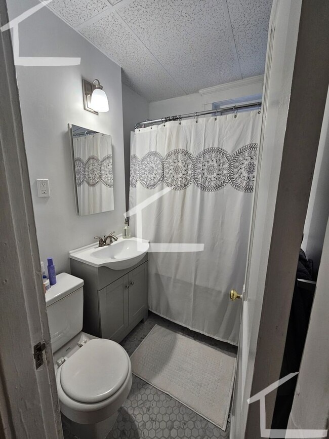 Photo - Newly Renovated 1 bed with living room and dining room!