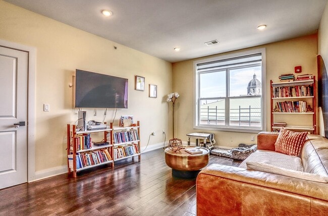 Photo - 1901 Summit Ave Unidad 404