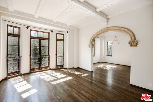 Building Photo - 1302 N Sweetzer Ave Unit 205 Rental