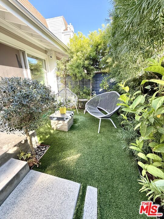 Building Photo - 4305 Alla Rd Unit 8