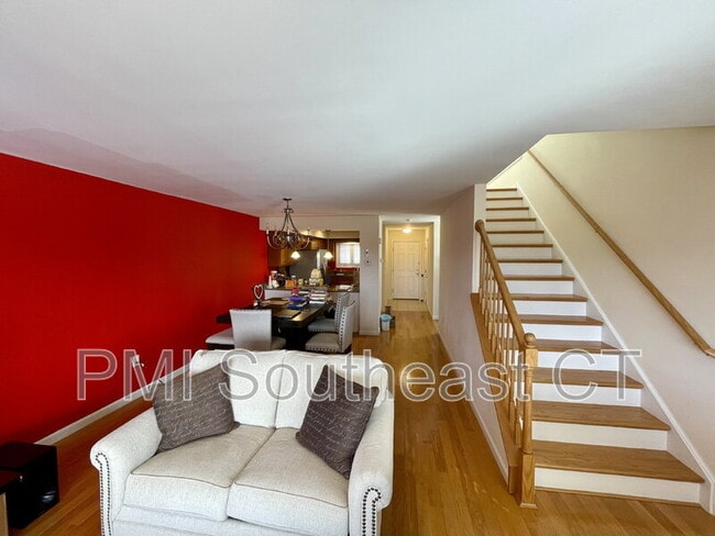 Photo - 330 Crystal Ave