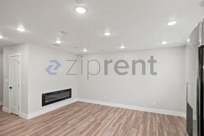 Photo - 42740 Jefferson St